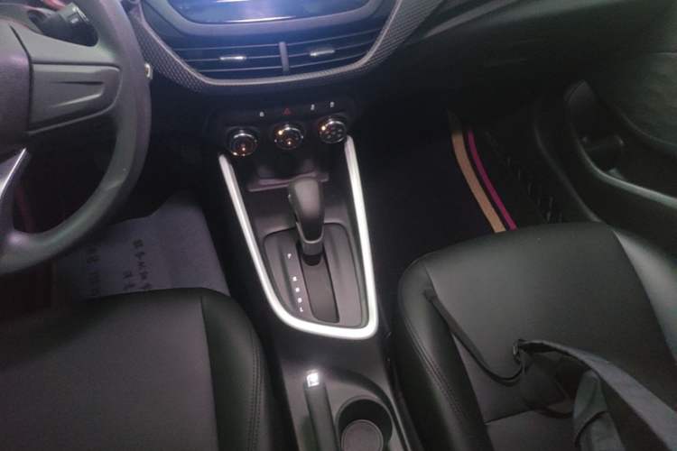 Used Chevrolet Cavalier 2021 325T Automatic Enjoyment Edition Gear Lever