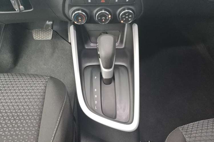 Used Chevrolet Cavalier 2021 325T Automatic Enjoyment Edition Gear Lever