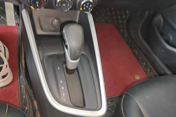 Used Chevrolet Cavalier 2021 325T Automatic Enjoyment Edition Gear Lever