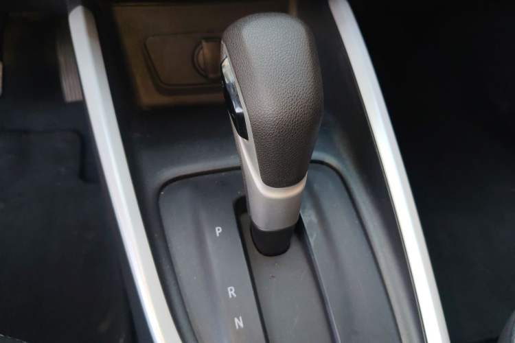 Used Chevrolet Cavalier 2021 325T Automatic Enjoyment Edition Gear Lever