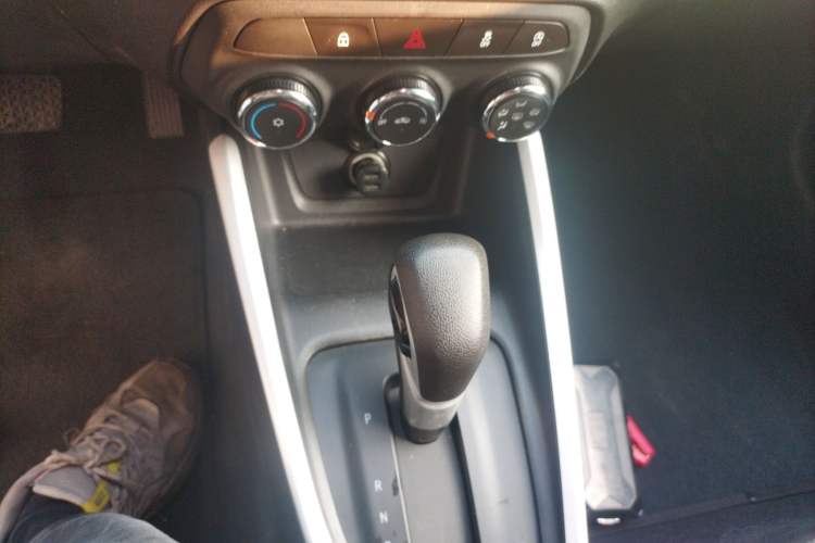 Used Chevrolet Cavalier 2021 325T Automatic Enjoyment Edition Gear Lever