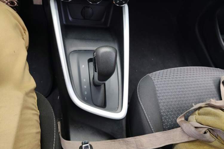 Used Chevrolet Cavalier 2021 325T Automatic Enjoyment Edition Gear Lever