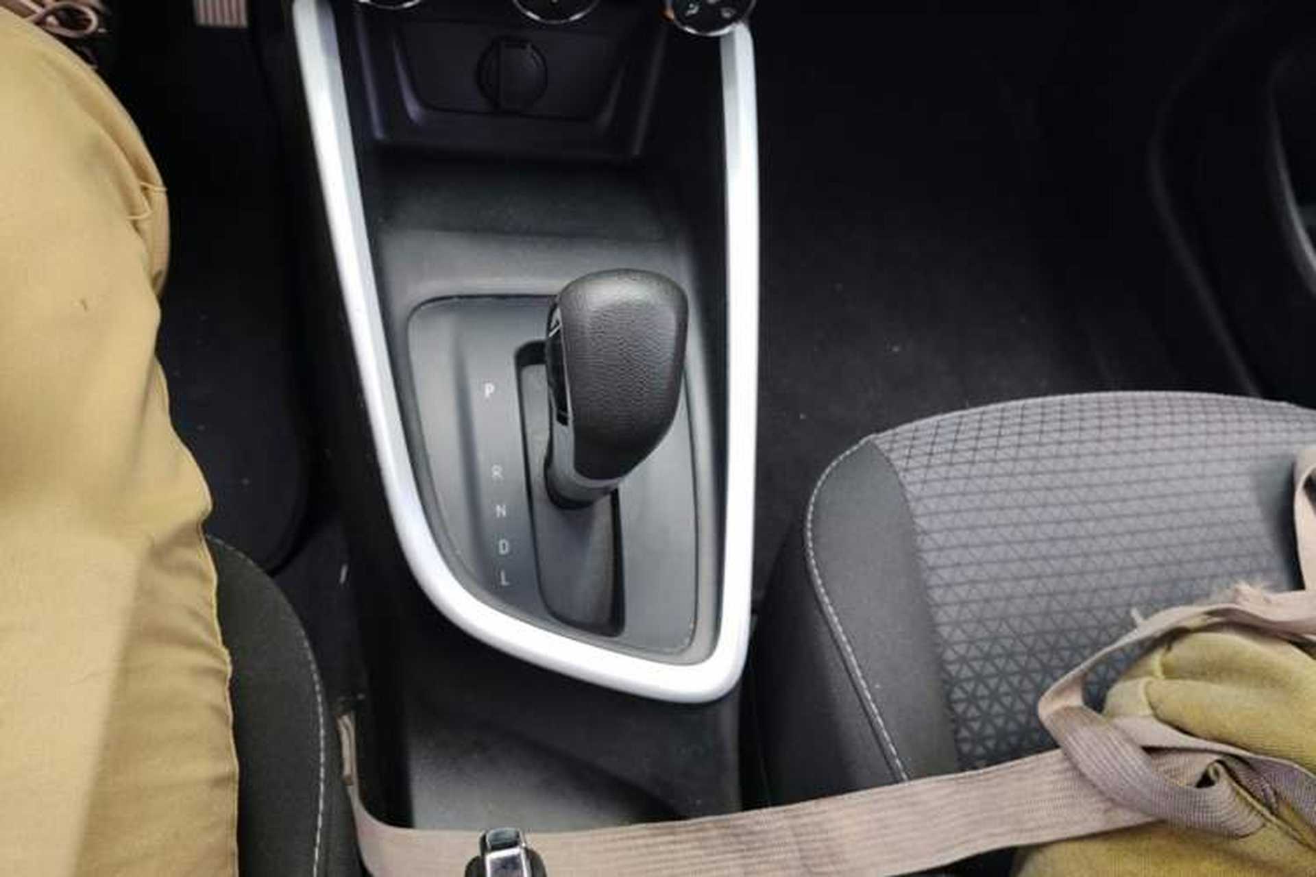 Used Chevrolet Cavalier 2021 325T Automatic Enjoyment Edition Gear Lever