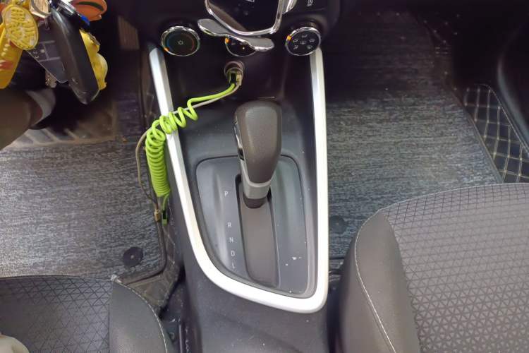 Used Chevrolet Cavalier 2021 325T Automatic Enjoyment Edition Gear Lever