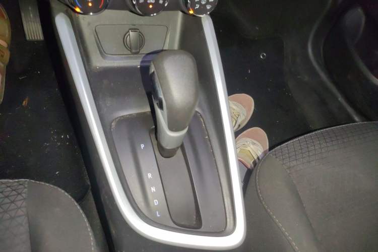 Used Chevrolet Cavalier 2021 325T Automatic Enjoyment Edition Gear Lever