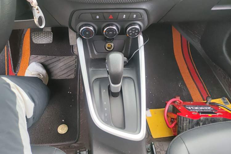 Used Chevrolet Cavalier 2021 325T Automatic Enjoyment Edition Gear Lever