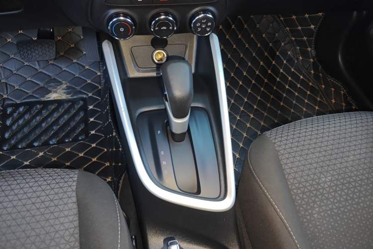 Used Chevrolet Cavalier 2021 325T Automatic Enjoyment Edition Gear Lever