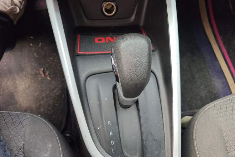 Used Chevrolet Cavalier 2021 325T Automatic Enjoyment Edition Gear Lever