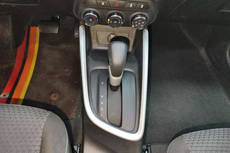 Used Chevrolet Cavalier 2021 325T Automatic Enjoyment Edition Gear Lever