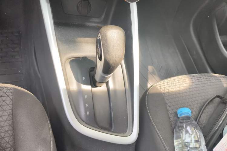 Used Chevrolet Cavalier 2021 325T Automatic Enjoyment Edition Gear Lever