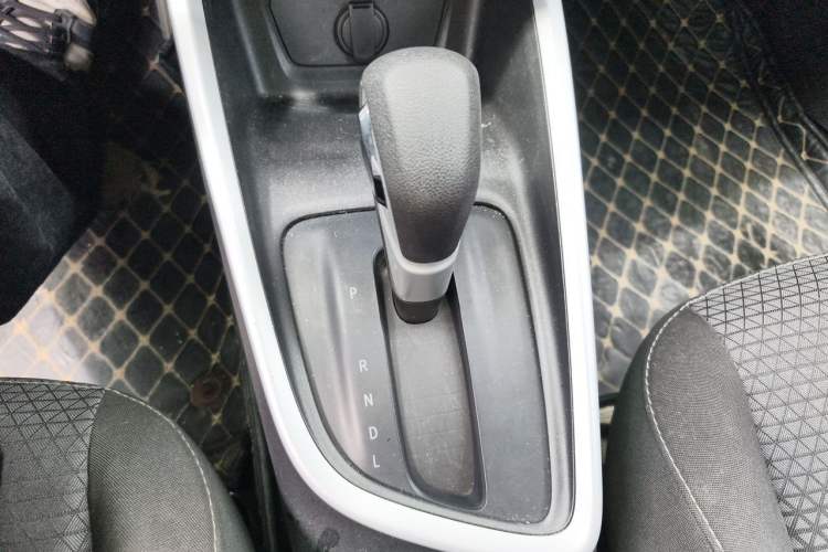Used Chevrolet Cavalier 2021 325T Automatic Enjoyment Edition Gear Lever