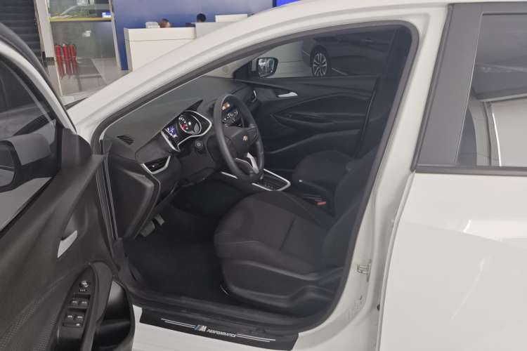 Used Chevrolet Cavalier 2021 325T Automatic Enjoyment Edition Left Front Seat