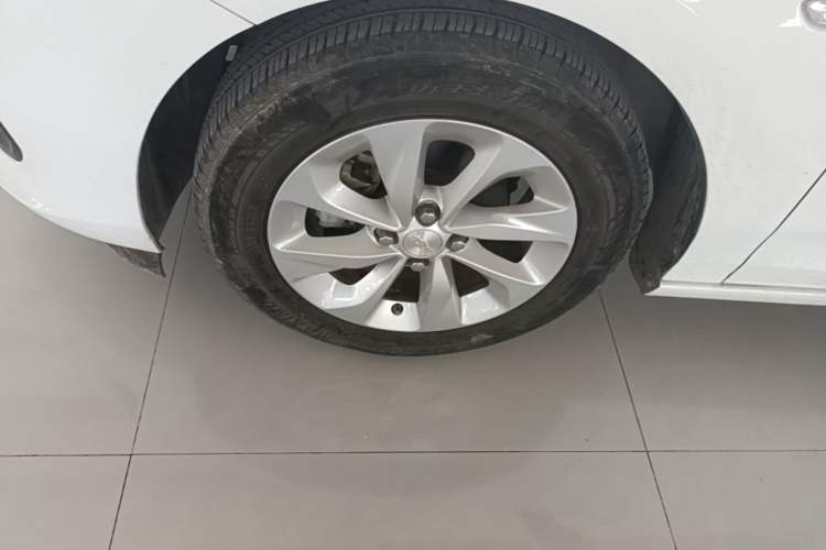 Used Chevrolet Cavalier 2021 325T Automatic Enjoyment Edition Left Front Wheel Hub