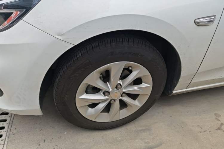 Used Chevrolet Cavalier 2021 325T Automatic Enjoyment Edition Left Front Wheel Hub