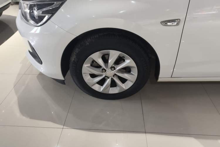 Used Chevrolet Cavalier 2021 325T Automatic Enjoyment Edition Left Front Wheel Hub