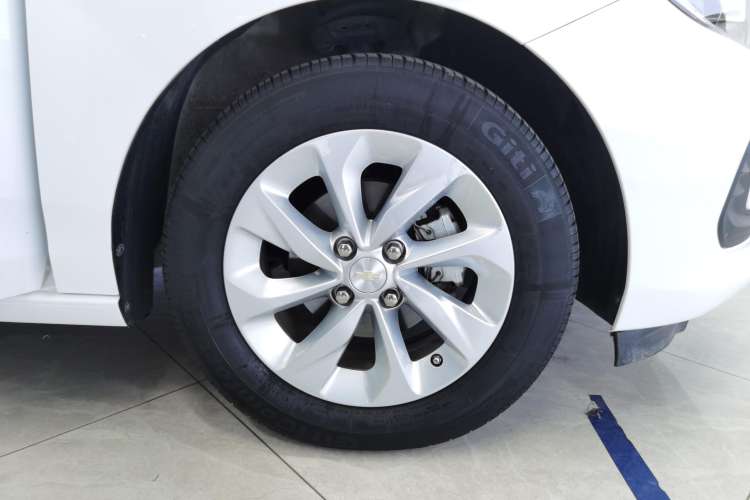 Used Chevrolet Cavalier 2021 325T Automatic Enjoyment Edition Left Front Wheel Hub