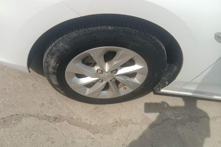 Used Chevrolet Cavalier 2021 325T Automatic Enjoyment Edition Left Front Wheel Hub