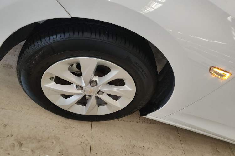 Used Chevrolet Cavalier 2021 325T Automatic Enjoyment Edition Left Front Wheel Hub
