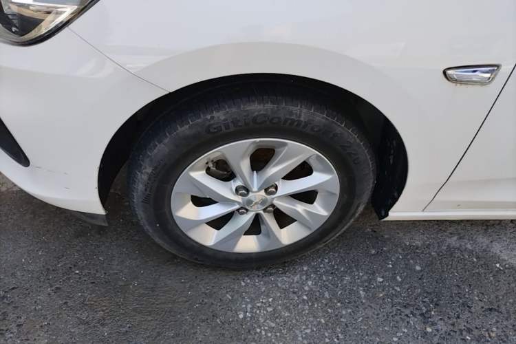 Used Chevrolet Cavalier 2021 325T Automatic Enjoyment Edition Left Front Wheel Hub
