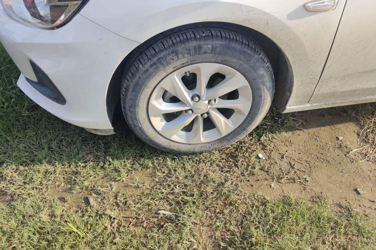 Used Chevrolet Cavalier 2021 325T Automatic Enjoyment Edition Left Front Wheel Hub