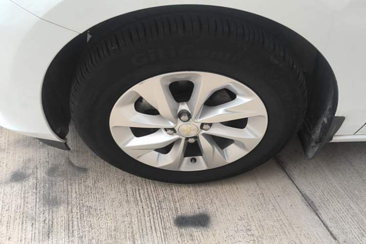 Used Chevrolet Cavalier 2021 325T Automatic Enjoyment Edition Left Front Wheel Hub