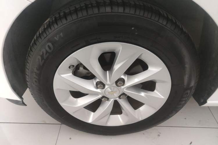 Used Chevrolet Cavalier 2021 325T Automatic Enjoyment Edition Left Front Wheel Hub