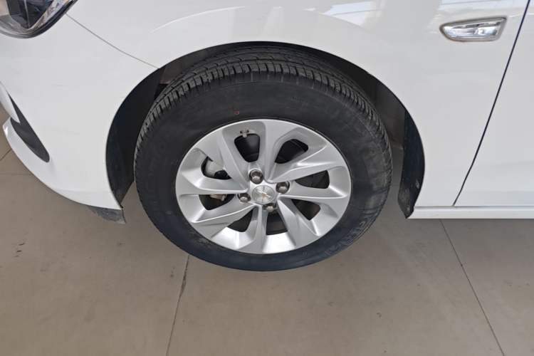 Used Chevrolet Cavalier 2021 325T Automatic Enjoyment Edition Left Front Wheel Hub