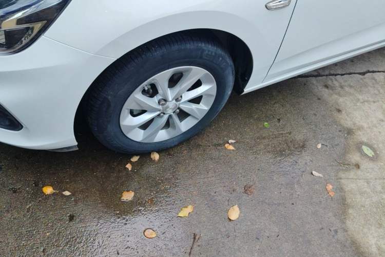 Used Chevrolet Cavalier 2021 325T Automatic Enjoyment Edition Left Front Wheel Hub