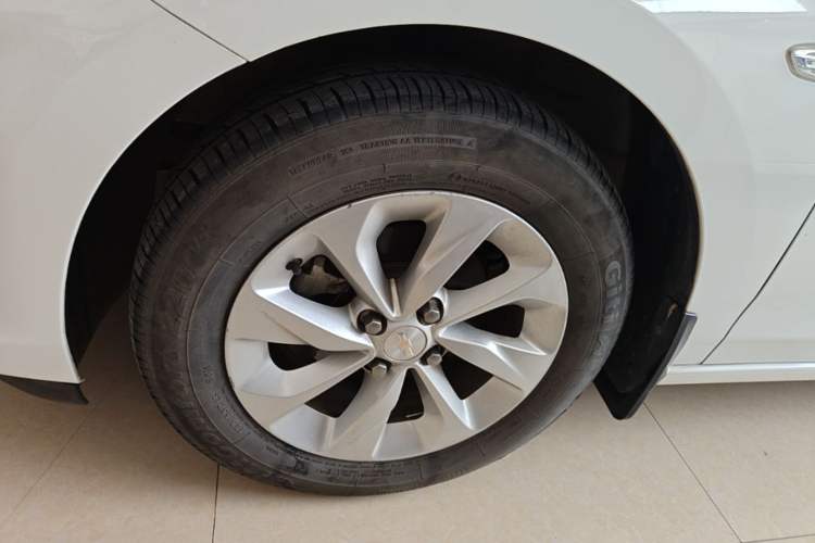 Used Chevrolet Cavalier 2021 325T Automatic Enjoyment Edition Left Front Wheel Hub