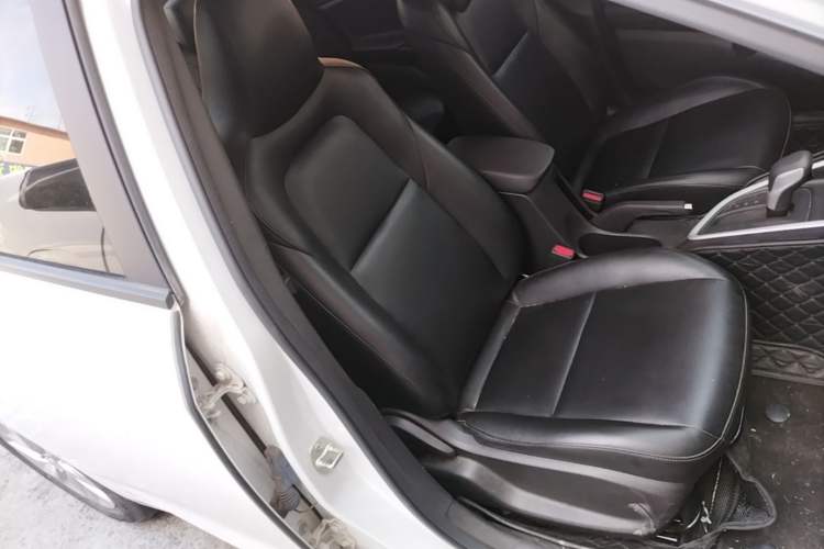 Used Chevrolet Cavalier 2021 325T Automatic Enjoyment Edition Right Front Seat