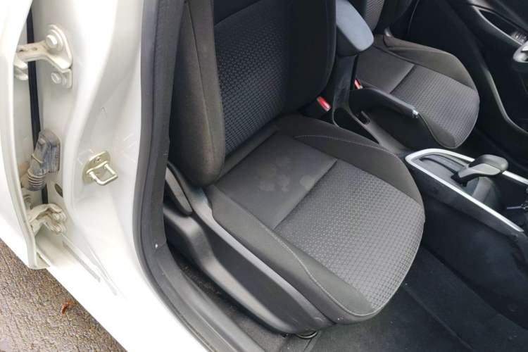 Used Chevrolet Cavalier 2021 325T Automatic Enjoyment Edition Right Front Seat