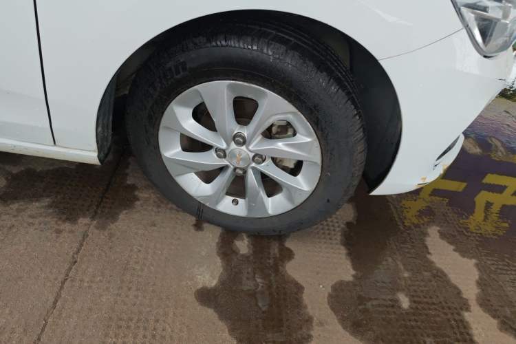 Used Chevrolet Cavalier 2021 325T Automatic Enjoyment Edition Right Front Wheel Hub