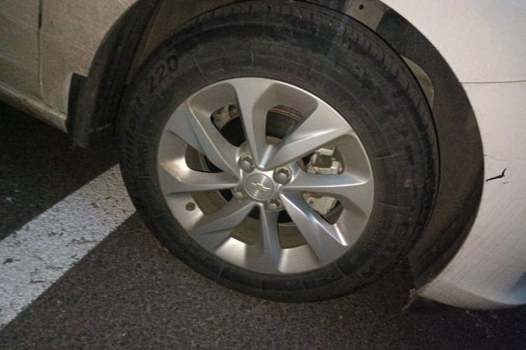 Used Chevrolet Cavalier 2021 325T Automatic Enjoyment Edition Right Front Wheel Hub