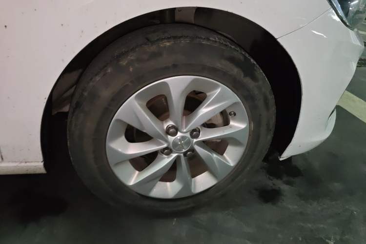 Used Chevrolet Cavalier 2021 325T Automatic Enjoyment Edition Right Front Wheel Hub