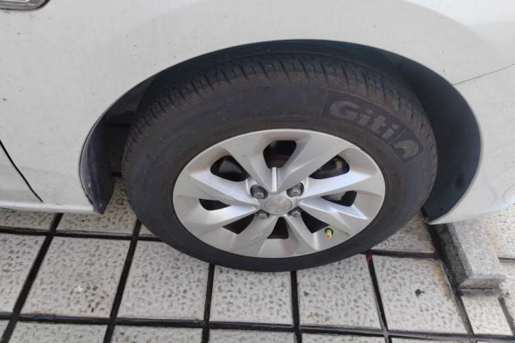 Used Chevrolet Cavalier 2021 325T Automatic Enjoyment Edition Right Front Wheel Hub