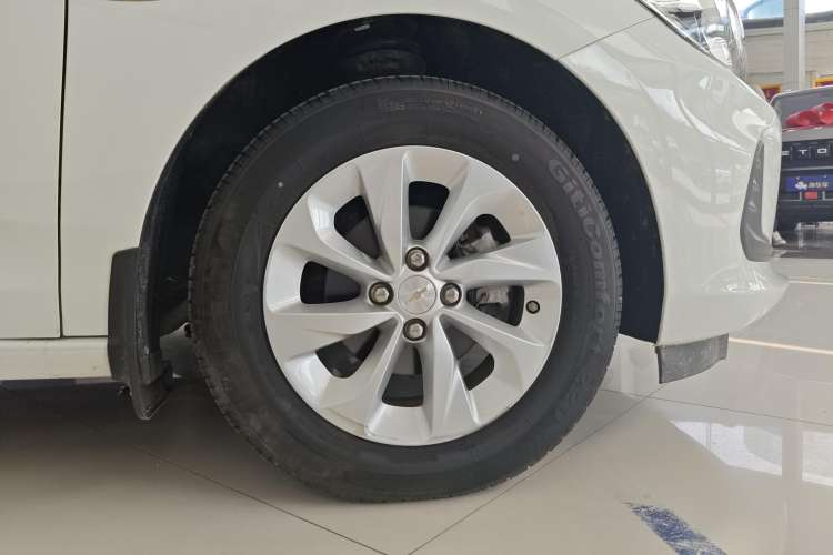 Used Chevrolet Cavalier 2021 325T Automatic Enjoyment Edition Right Front Wheel Hub