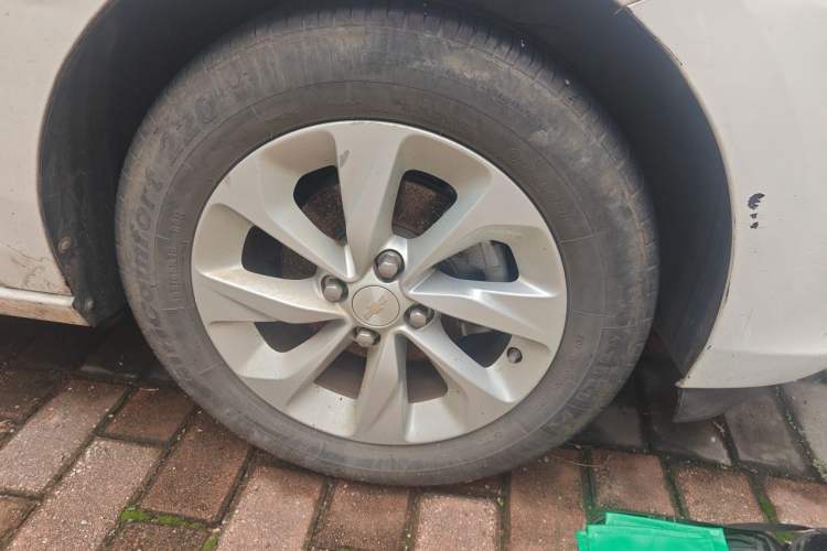 Used Chevrolet Cavalier 2021 325T Automatic Enjoyment Edition Right Front Wheel Hub