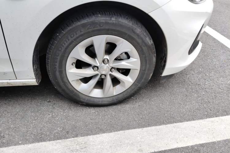 Used Chevrolet Cavalier 2021 325T Automatic Enjoyment Edition Right Front Wheel Hub