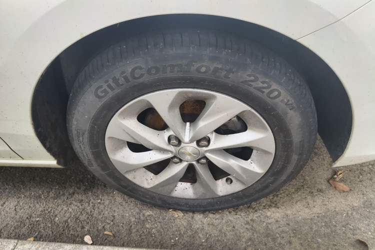 Used Chevrolet Cavalier 2021 325T Automatic Enjoyment Edition Right Front Wheel Hub