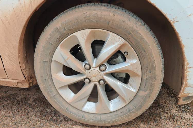 Used Chevrolet Cavalier 2021 325T Automatic Enjoyment Edition Right Front Wheel Hub