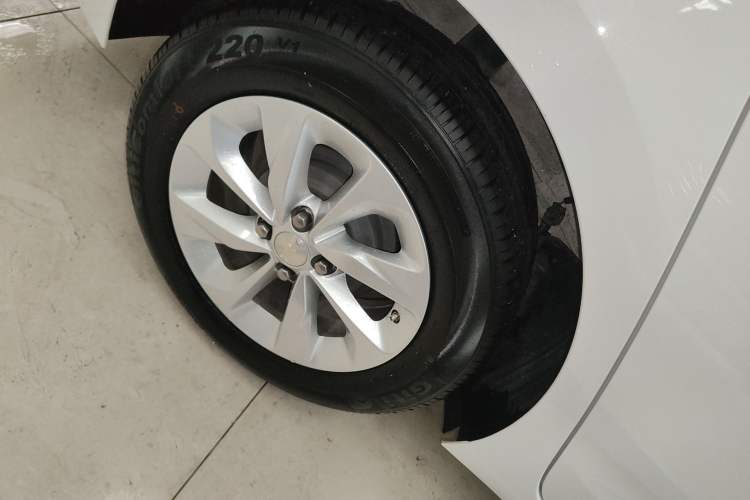 Used Chevrolet Cavalier 2021 325T Automatic Enjoyment Edition Right Rear Wheel Hub