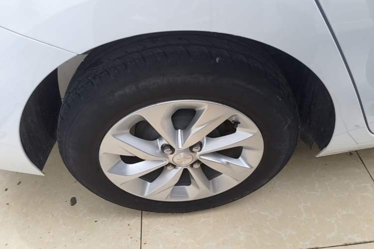 Used Chevrolet Cavalier 2021 325T Automatic Enjoyment Edition Right Rear Wheel Hub