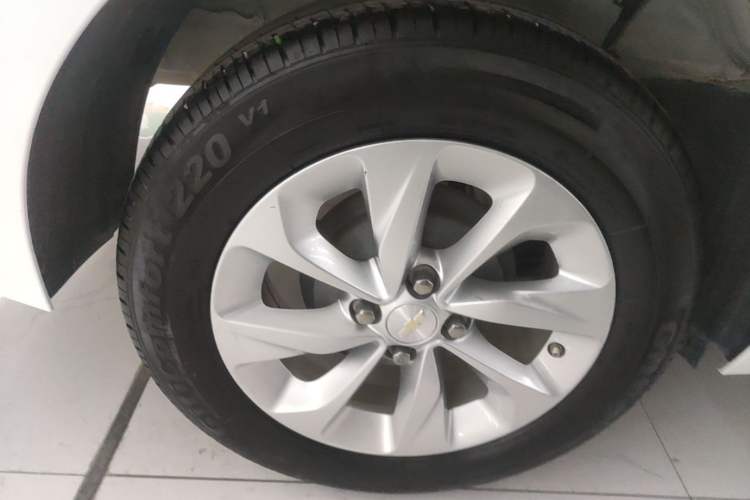 Used Chevrolet Cavalier 2021 325T Automatic Enjoyment Edition Right Rear Wheel Hub