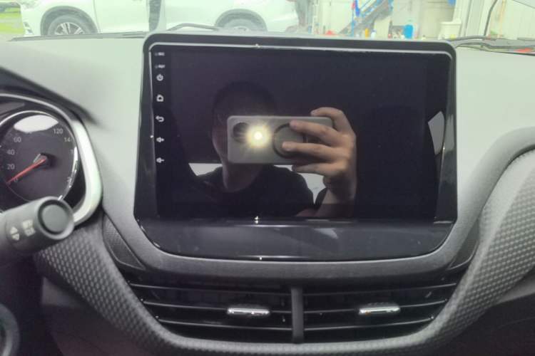 Used Chevrolet Cavalier 2022 325T Automatic Enjoyment Edition Audio And AC Panel