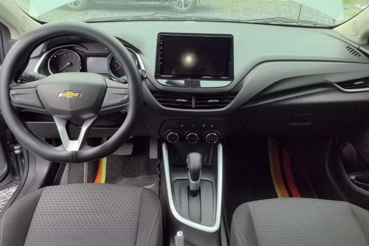 Used Chevrolet Cavalier 2022 325T Automatic Enjoyment Edition Center Console