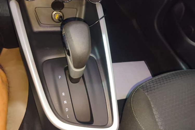 Used Chevrolet Cavalier 2022 325T Automatic Enjoyment Edition Gear Lever