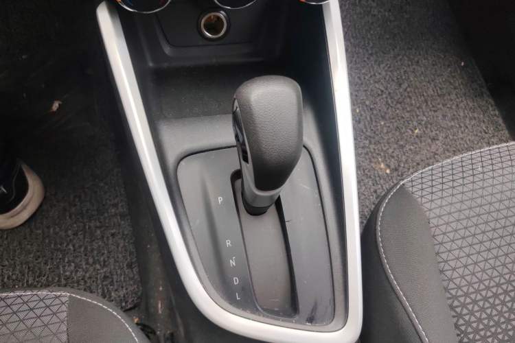 Used Chevrolet Cavalier 2022 325T Automatic Enjoyment Edition Gear Lever