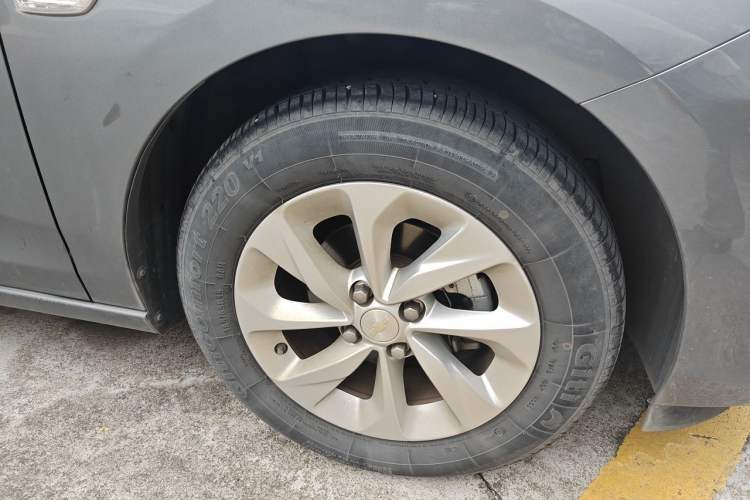 Used Chevrolet Cavalier 2022 325T Automatic Enjoyment Edition Right Front Wheel Hub