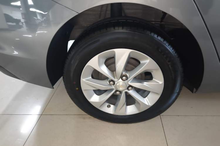 Used Chevrolet Cavalier 2022 325T Automatic Enjoyment Edition Right Rear Wheel Hub