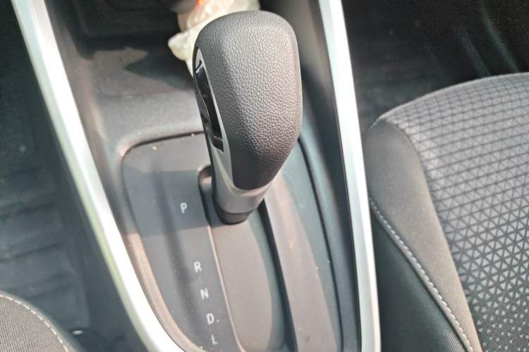 Used Chevrolet Cavalier 2022 325T Automatic Enjoyment Edition Gear Lever